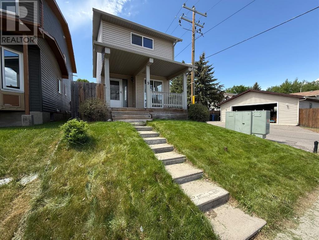 Property at 9 Mckenna Crescent SE image 2