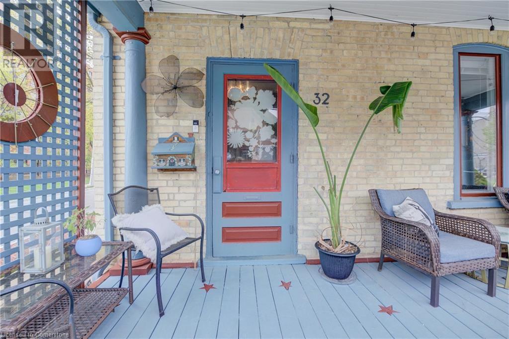 Property at 32 ELLEN Street E image 3
