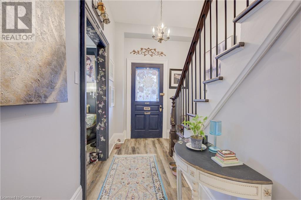 Property at 32 ELLEN Street E image 5