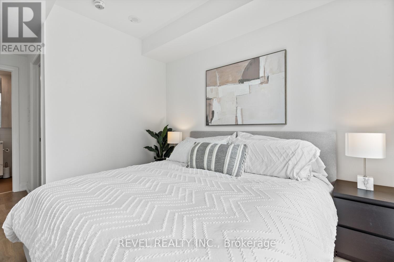 520 - 21 Park Street E, Mississauga, Ontario  L5G 0C2 - Photo 12 - W12189197