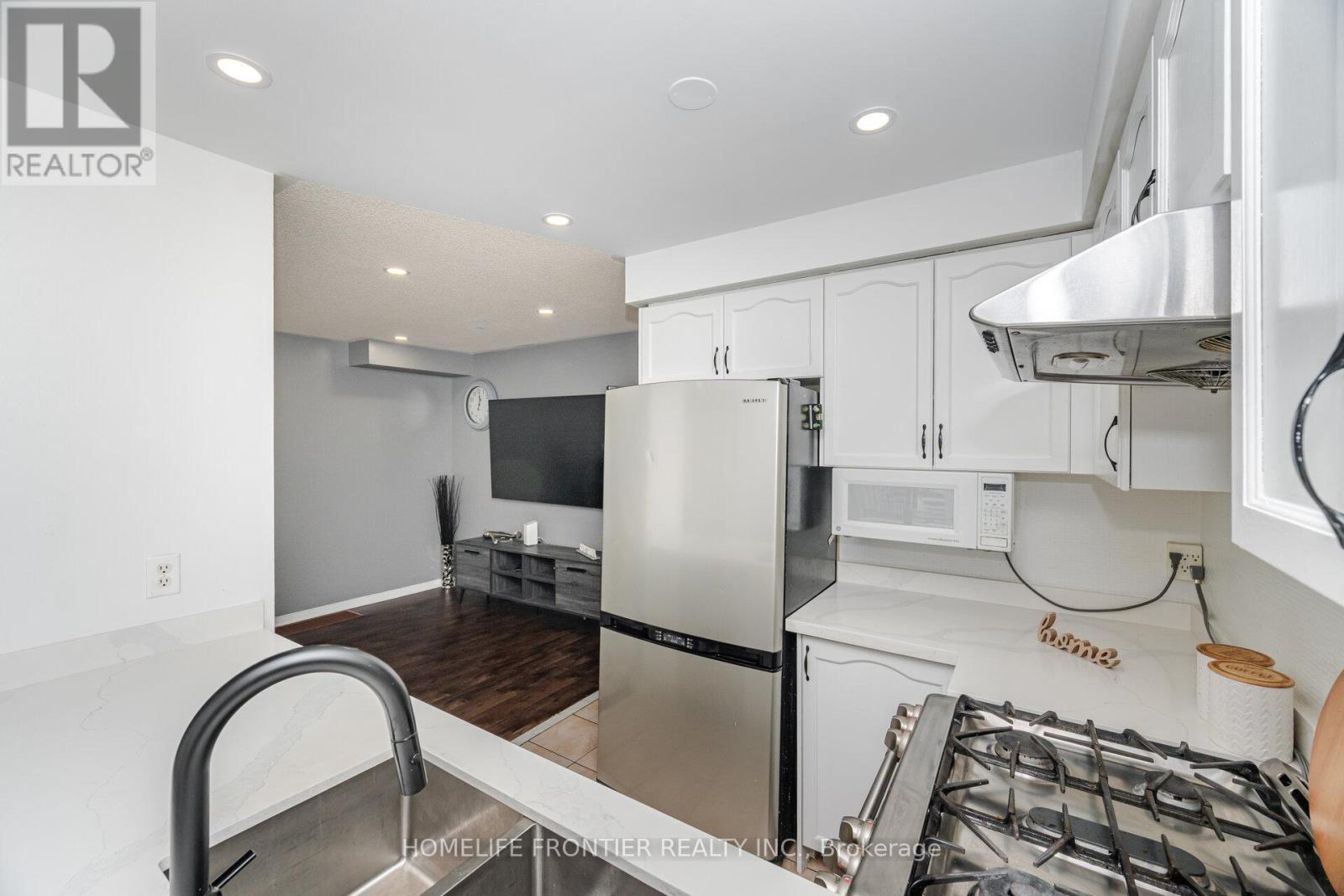 88 Wood Circle, Caledon (Bolton East), Ontario  L7E 1R3 - Photo 8 - W12189200