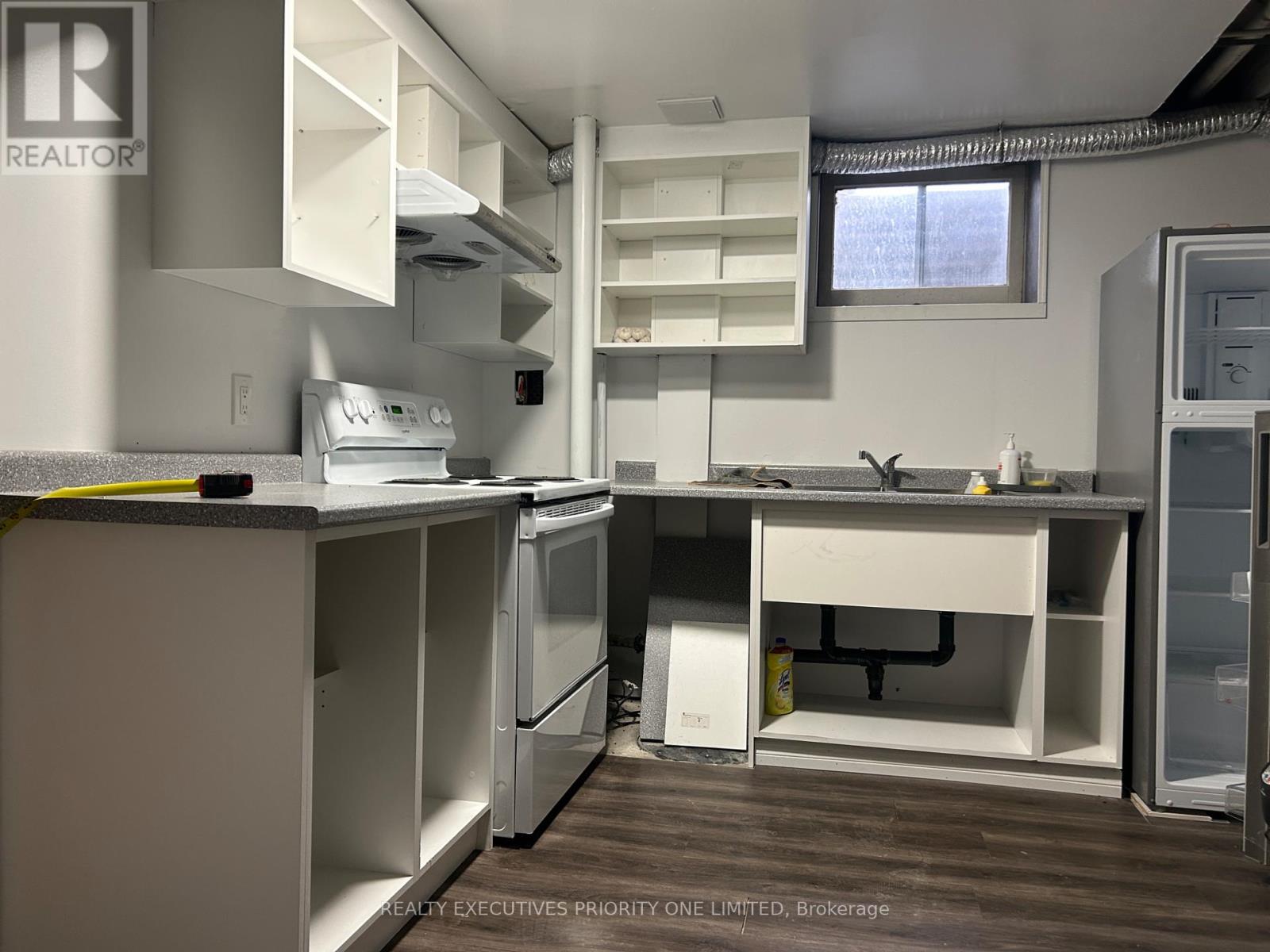 26 Conamore Crescent N, Toronto, Ontario  M3J 1H3 - Photo 6 - W12189308