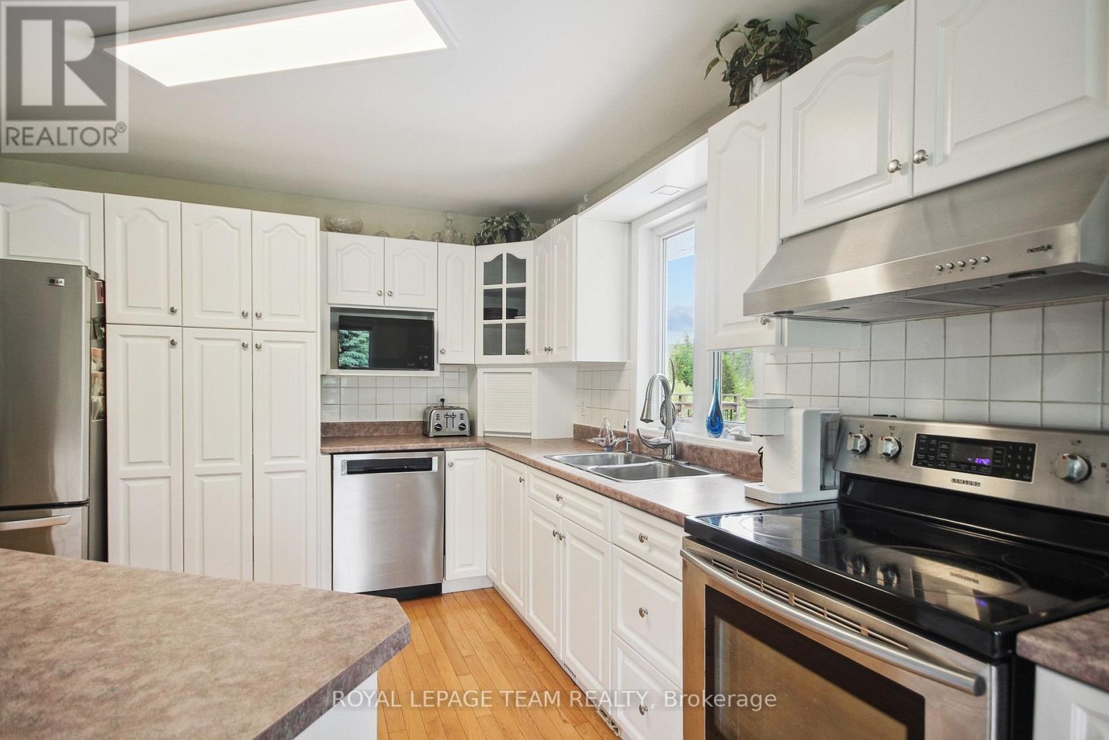 955 Macpherson Road, Montague, Ontario  K7A 4S4 - Photo 11 - X12168981