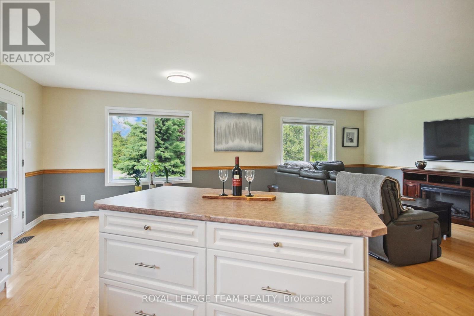 955 Macpherson Road, Montague, Ontario  K7A 4S4 - Photo 8 - X12168981