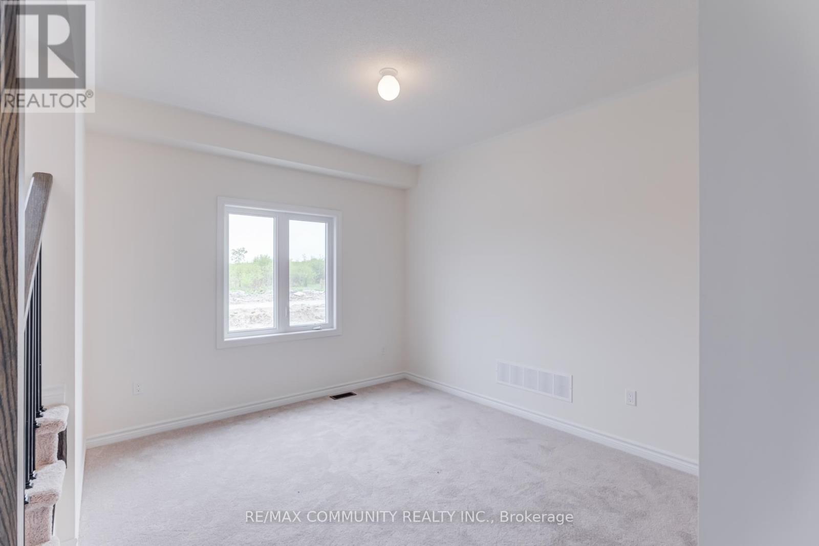 11 Grieve Street, Georgina, Ontario  L0E 1R0 - Photo 9 - N12174105