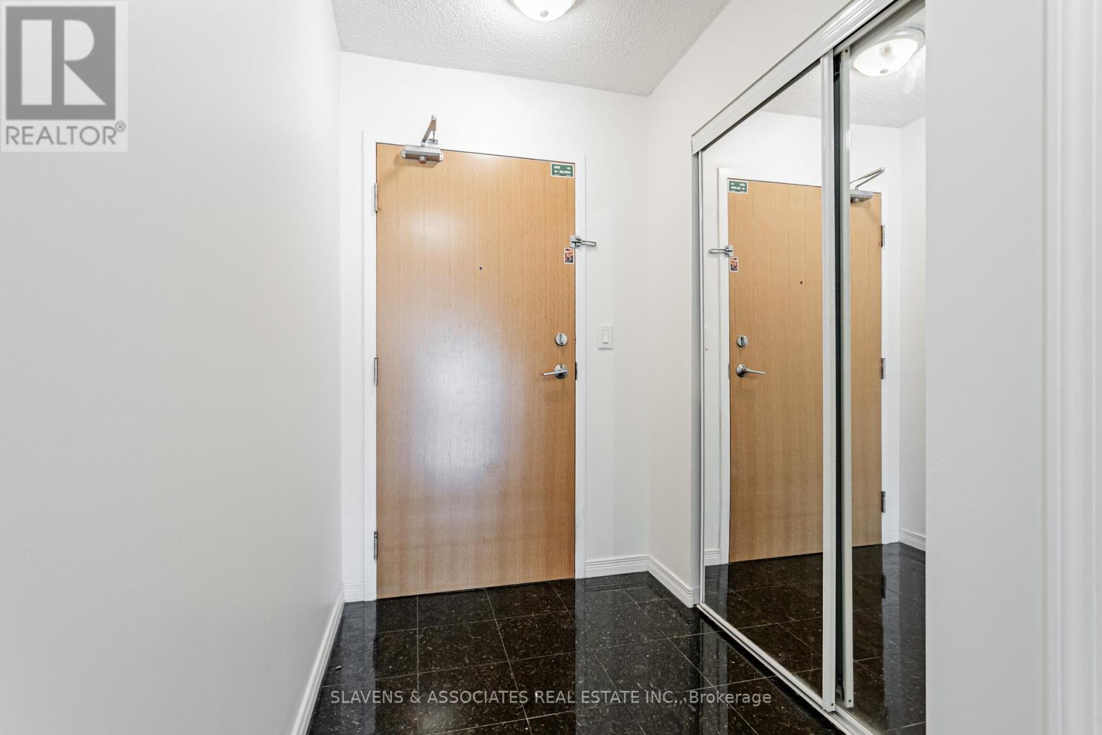 607 - 736 Spadina Avenue, Toronto, Ontario  M5S 2J6 - Photo 2 - C12188414