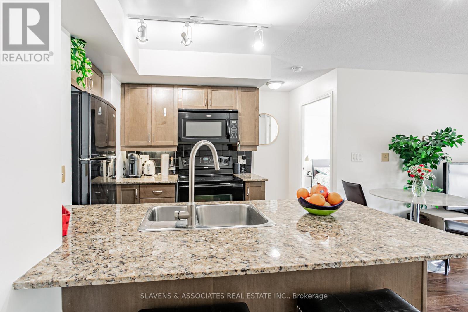 607 - 736 Spadina Avenue, Toronto, Ontario  M5S 2J6 - Photo 12 - C12188414