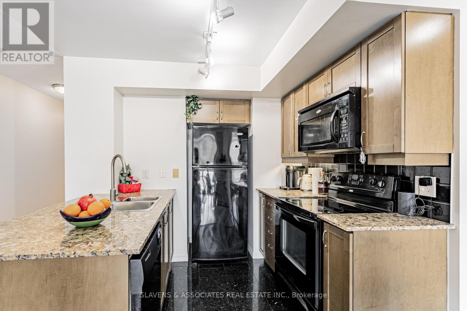 607 - 736 Spadina Avenue, Toronto, Ontario  M5S 2J6 - Photo 9 - C12188414