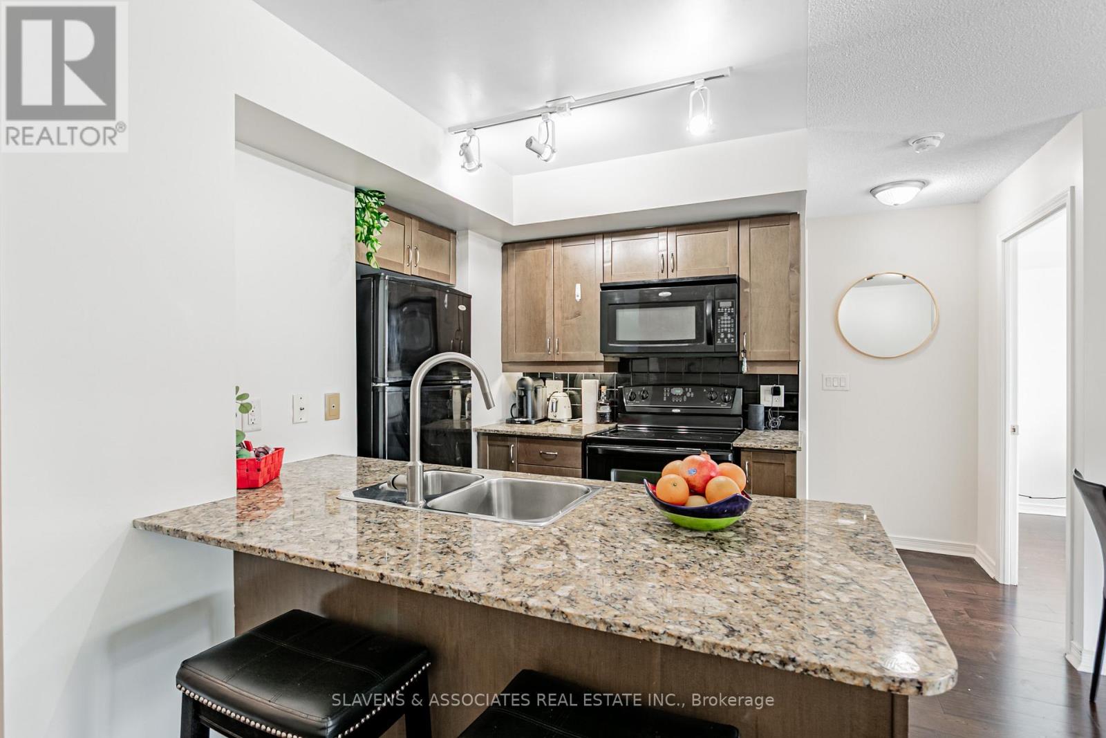 607 - 736 Spadina Avenue, Toronto, Ontario  M5S 2J6 - Photo 11 - C12188414
