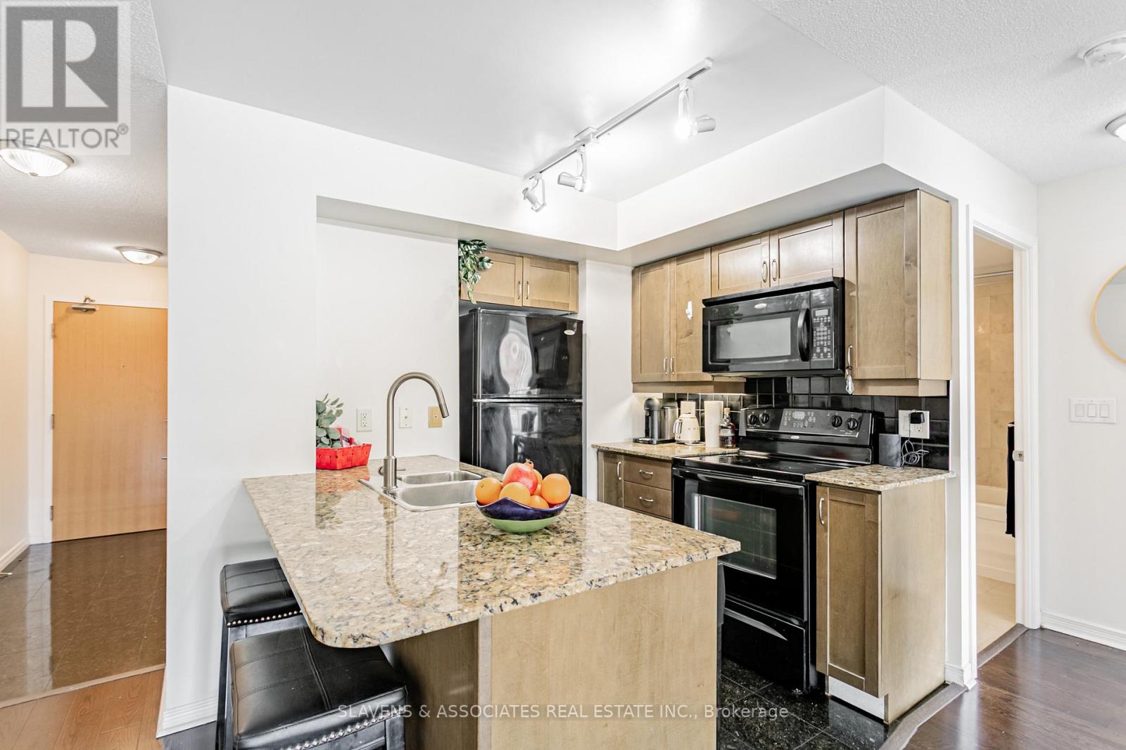 607 - 736 Spadina Avenue, Toronto, Ontario  M5S 2J6 - Photo 8 - C12188414
