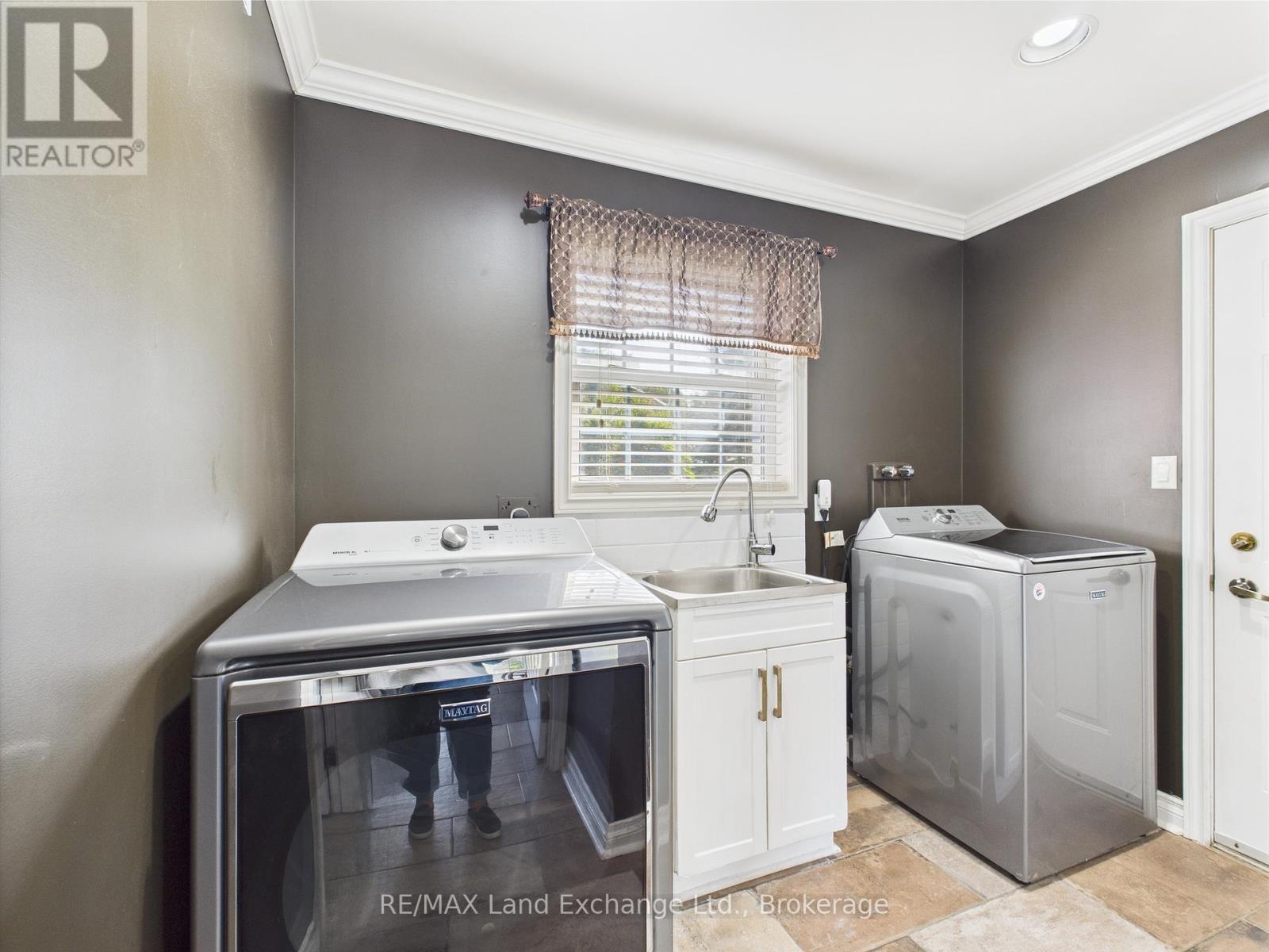 4 Eastwood Crescent, Kincardine, Ontario  N0G 2T0 - Photo 16 - X12187382