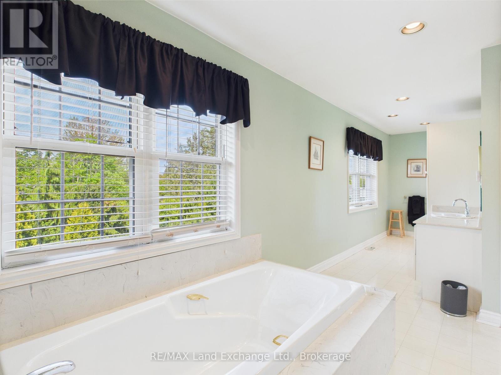 4 Eastwood Crescent, Kincardine, Ontario  N0G 2T0 - Photo 21 - X12187382