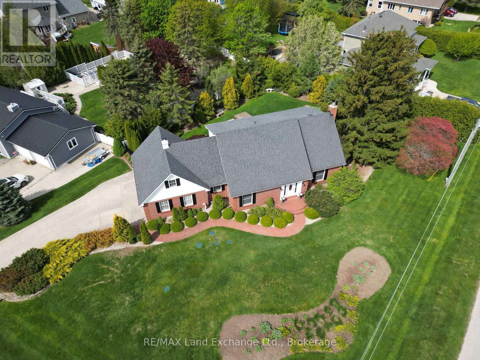 4 Eastwood Crescent, Kincardine, Ontario  N0G 2T0 - Photo 32 - X12187382