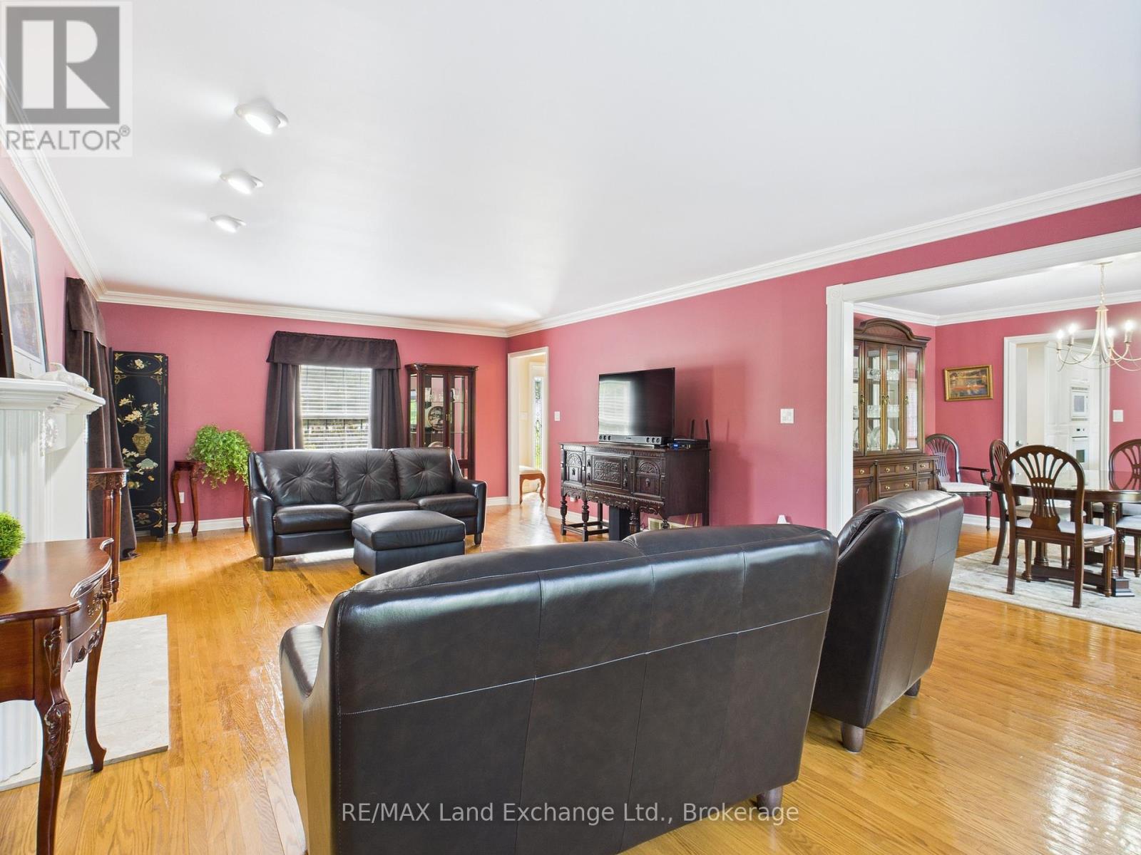 4 Eastwood Crescent, Kincardine, Ontario  N0G 2T0 - Photo 8 - X12187382