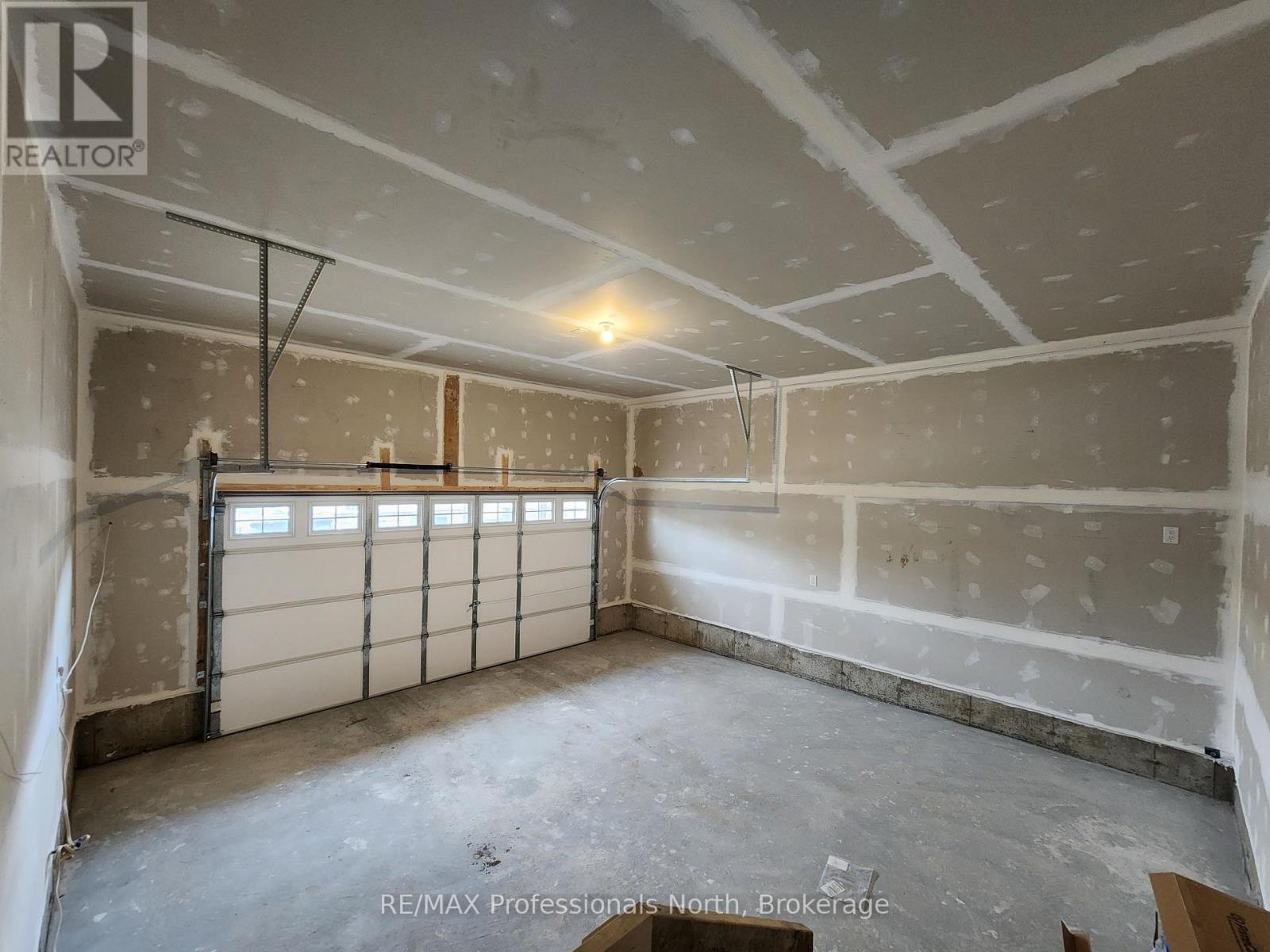 10 Durham Road, Bracebridge, Ontario  P1L 0B7 - Photo 17 - X12189490