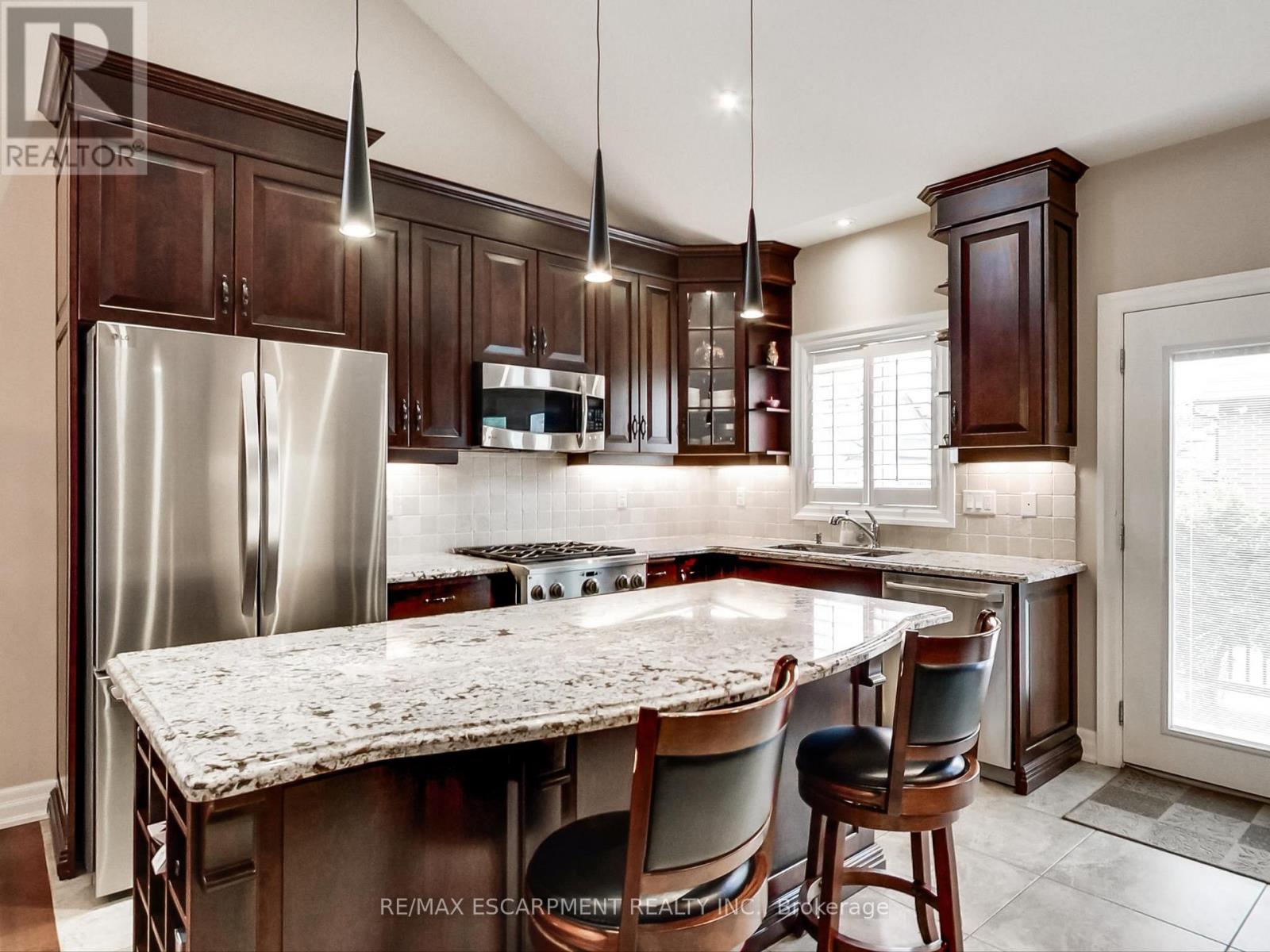 89 Toulon Avenue, Hamilton (Meadowlands), Ontario  L9K 0E7 - Photo 17 - X12189204