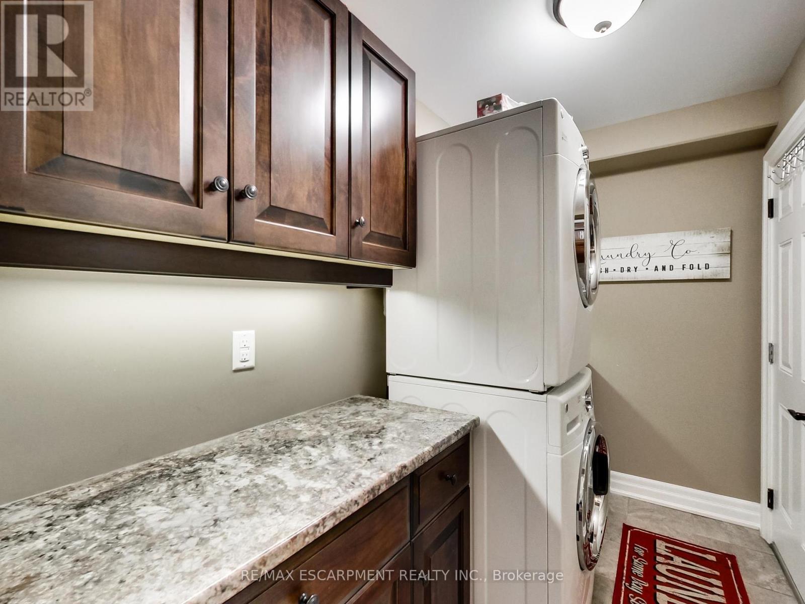 89 Toulon Avenue, Hamilton, Ontario  L9K 0E7 - Photo 8 - X12189204