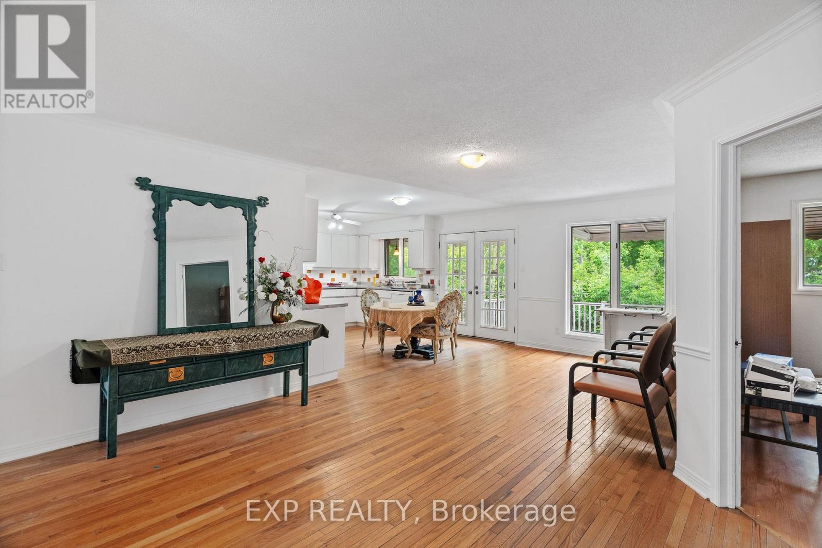 195 Main Street, Lucan Biddulph, Ontario  N0M 2J0 - Photo 6 - X12189230