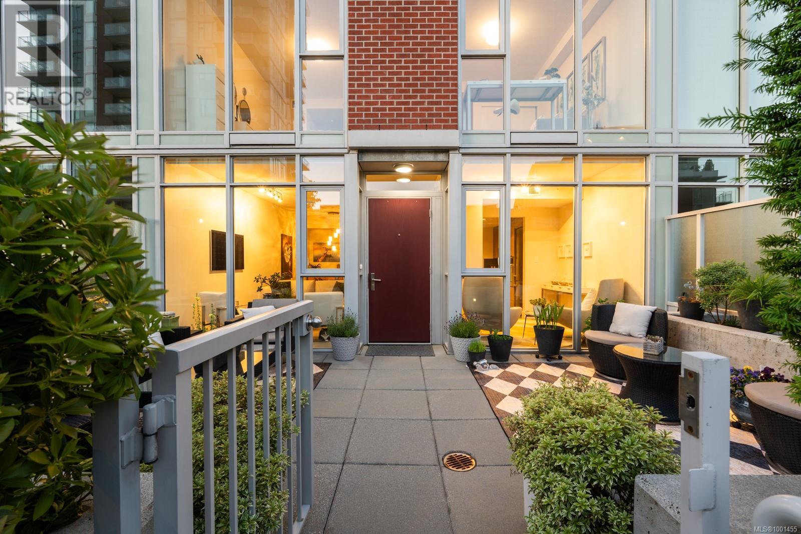 102 83 Saghalie Rd, Victoria, British Columbia
