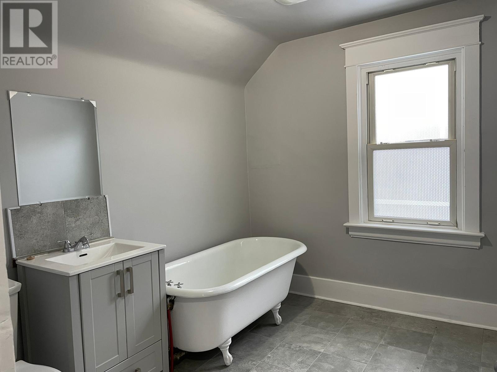 144 Central Park Ave, Sault Ste Marie, Ontario  P6A 1K6 - Photo 16 - SM250709