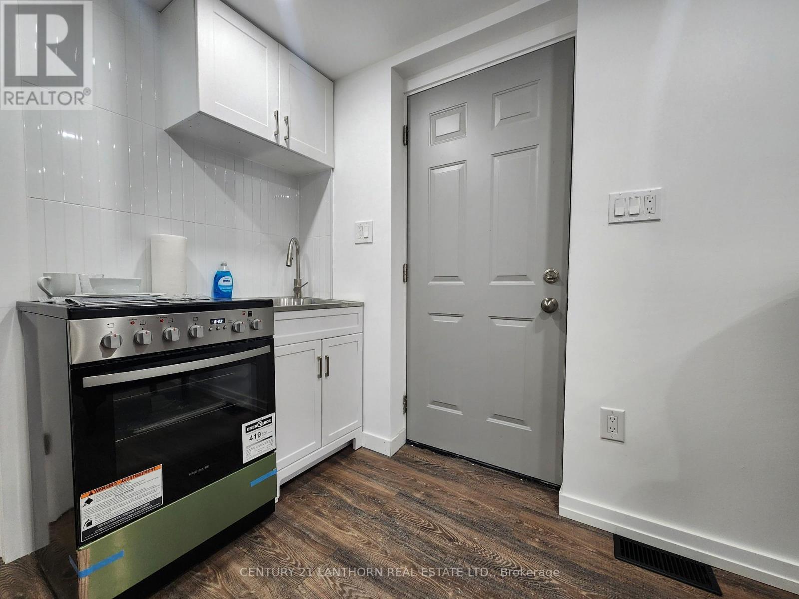 1 Moira Street E, Belleville, Ontario K8P 2S3 - Photo 8 - X12189574