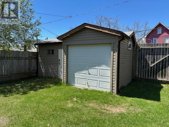 Property at 423 Catherine ST image 3