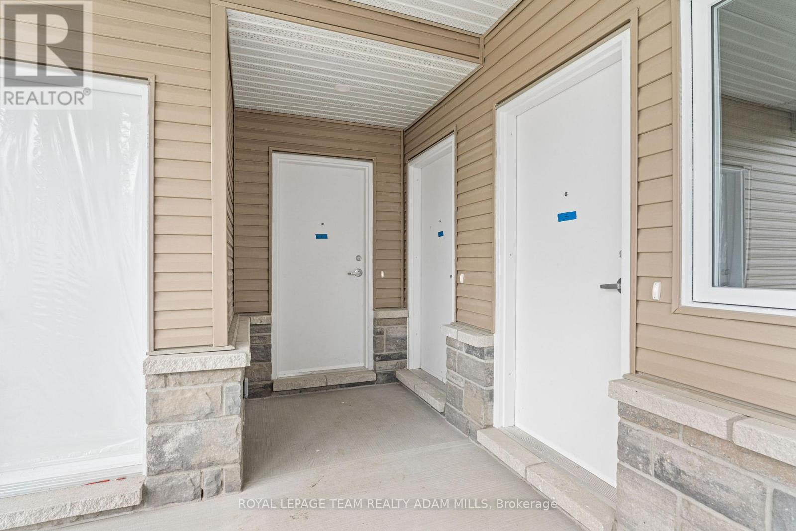 2 - 1696 Belcourt Boulevard, Ottawa, Ontario  K1C 1M4 - Photo 3 - X12189543