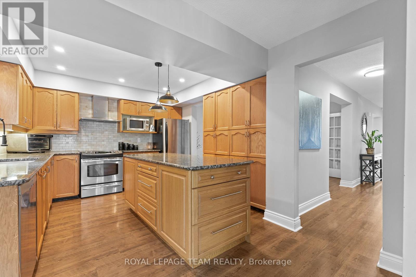 81 Chickasaw Crescent, Ottawa, Ontario  K2M 1M8 - Photo 10 - X12189618
