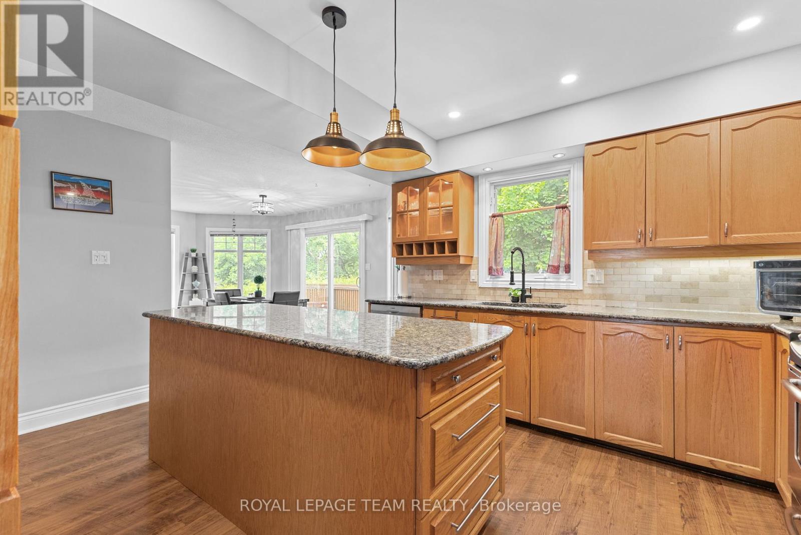 81 Chickasaw Crescent, Ottawa, Ontario  K2M 1M8 - Photo 12 - X12189618
