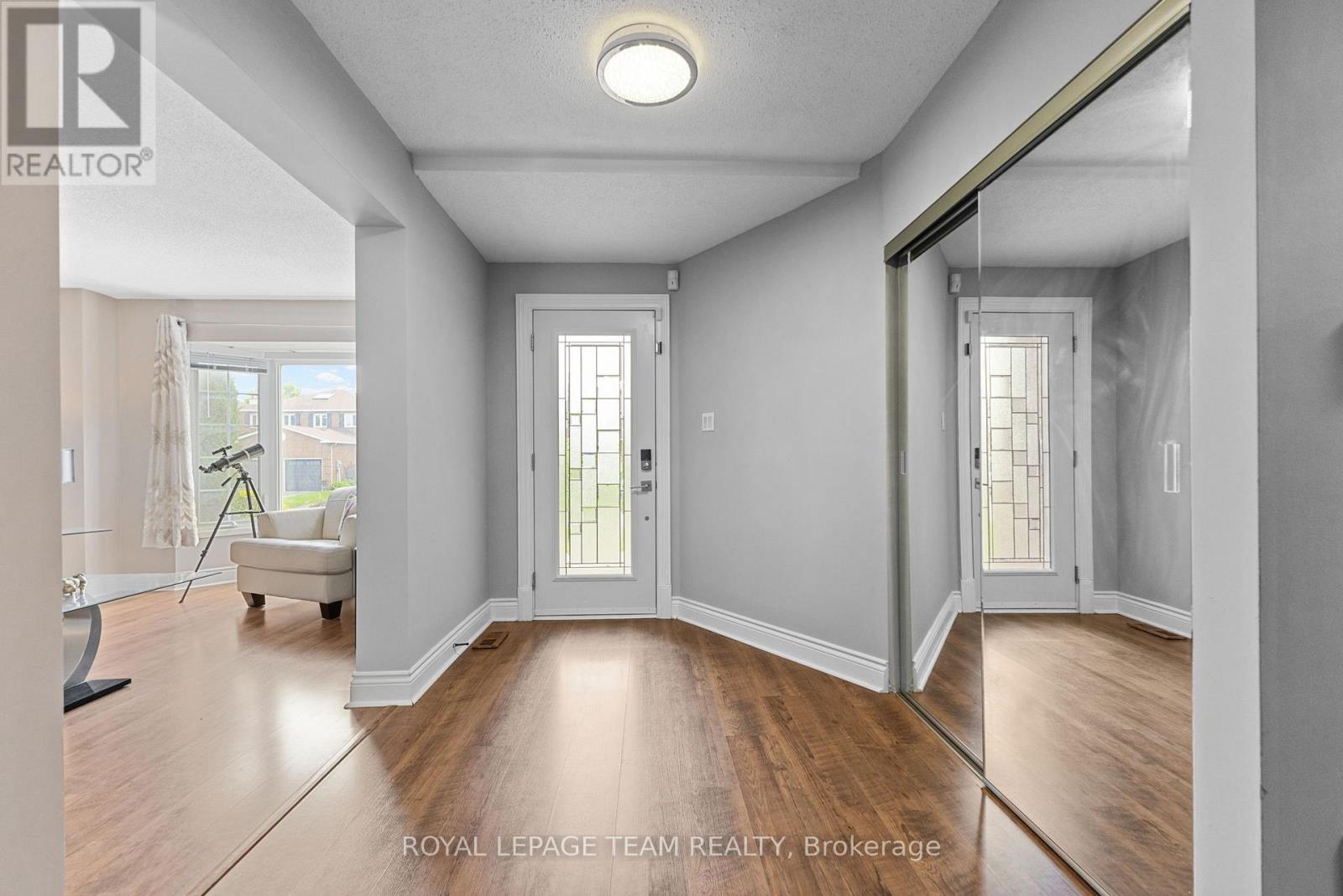 81 Chickasaw Crescent, Ottawa, Ontario  K2M 1M8 - Photo 4 - X12189618