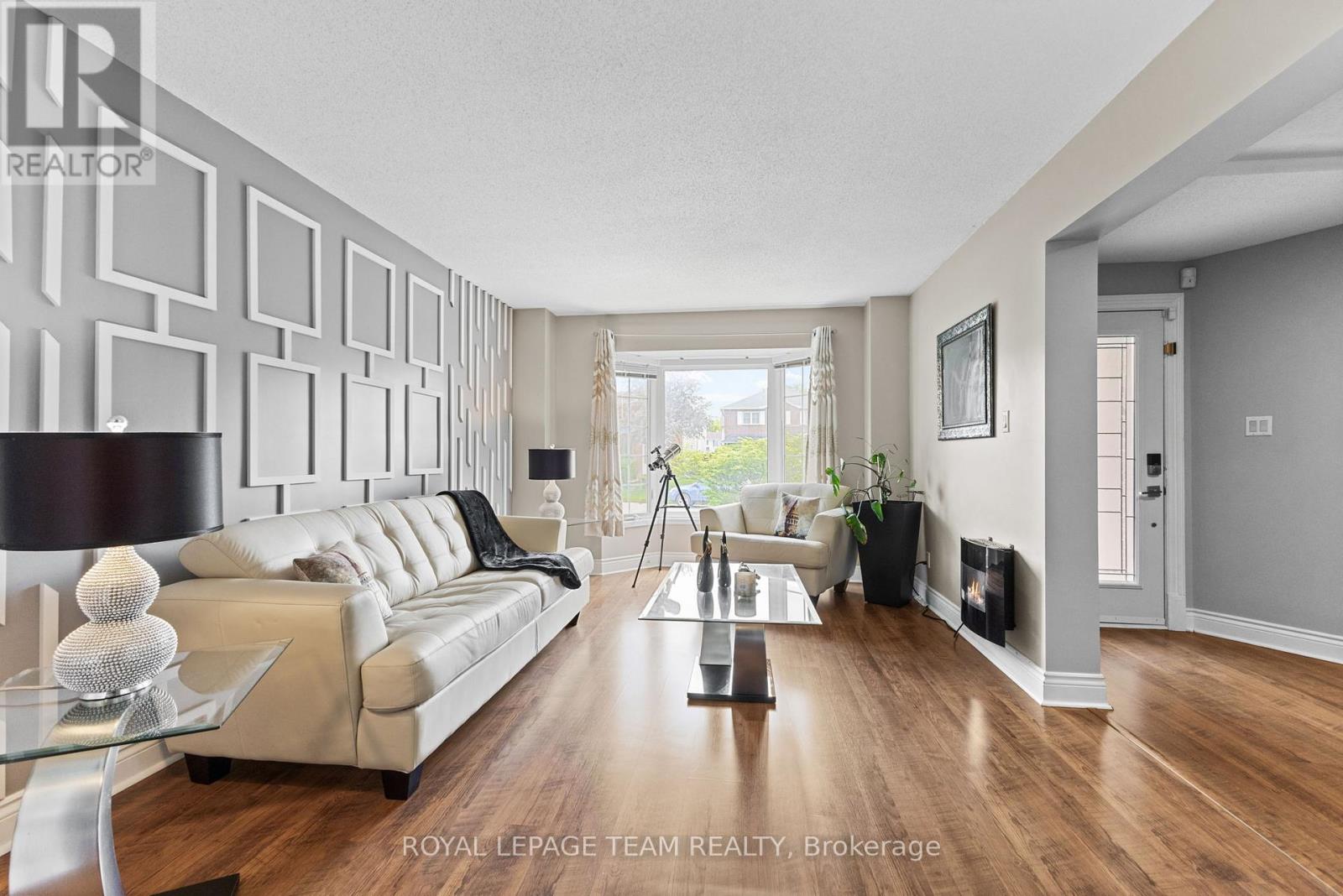 81 Chickasaw Crescent, Ottawa, Ontario  K2M 1M8 - Photo 5 - X12189618