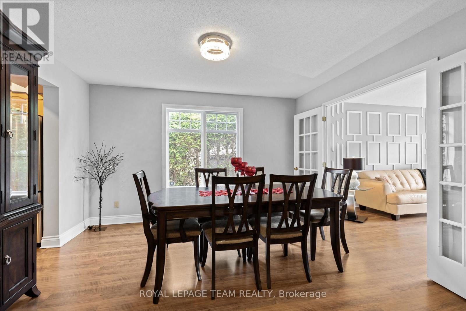 81 Chickasaw Crescent, Ottawa, Ontario  K2M 1M8 - Photo 8 - X12189618