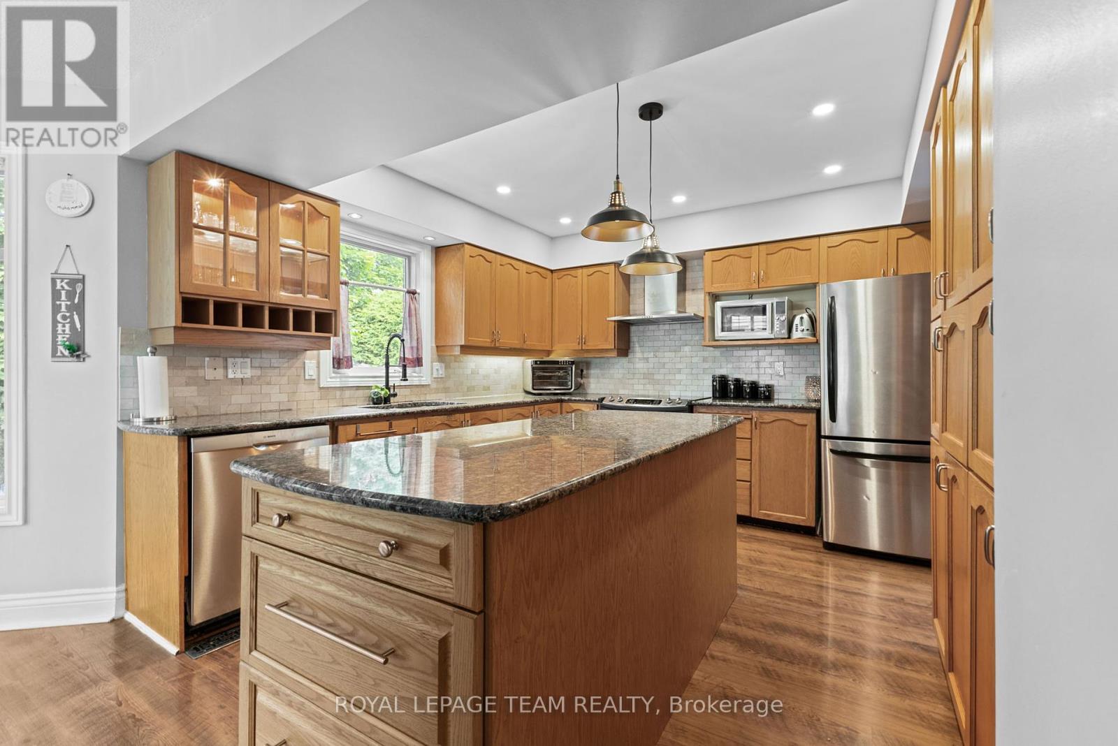 81 Chickasaw Crescent, Ottawa, Ontario  K2M 1M8 - Photo 9 - X12189618