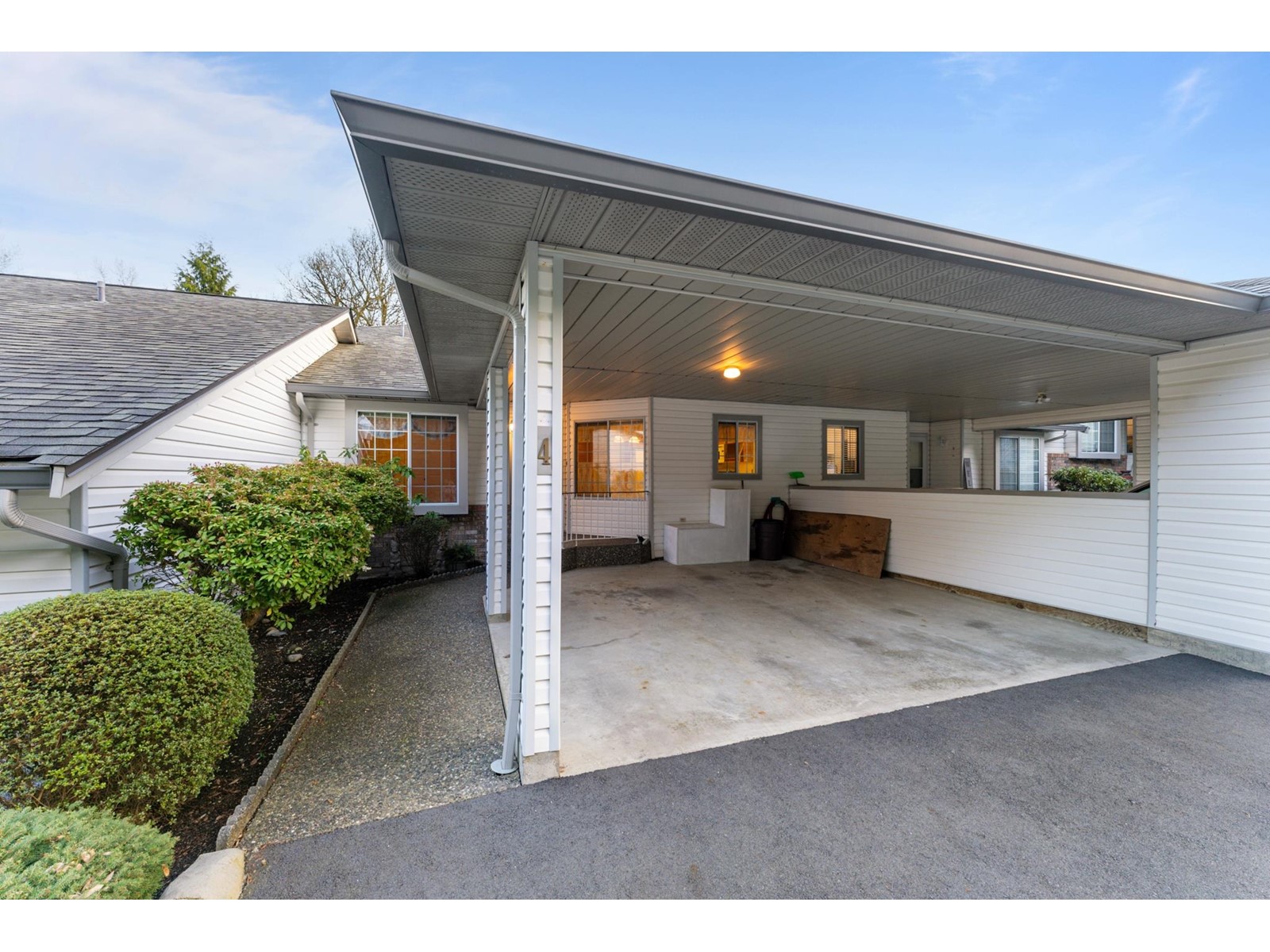 4 3351 HORN STREET, Abbotsford, British Columbia