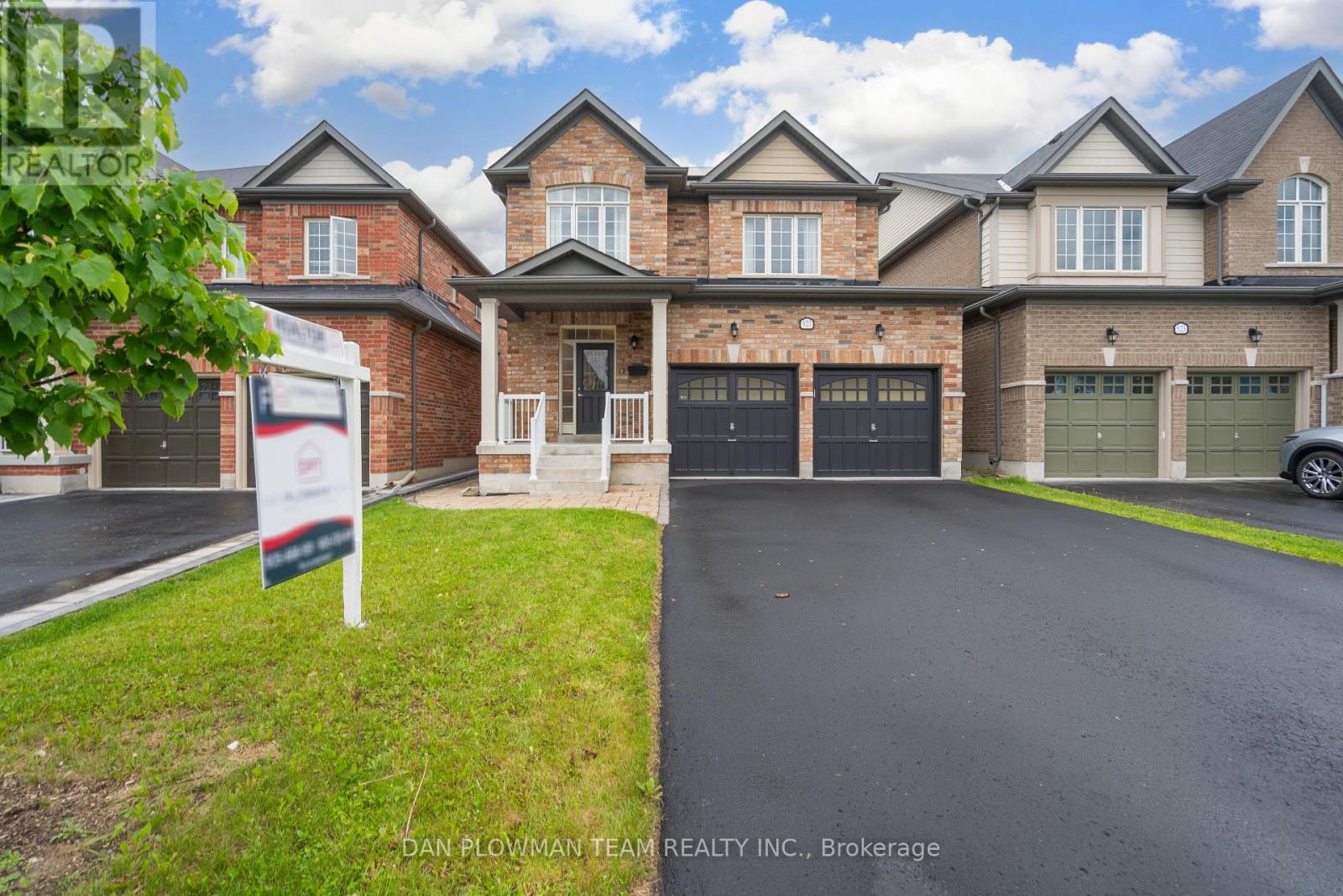 527 HALO STREET, Oshawa, Ontario