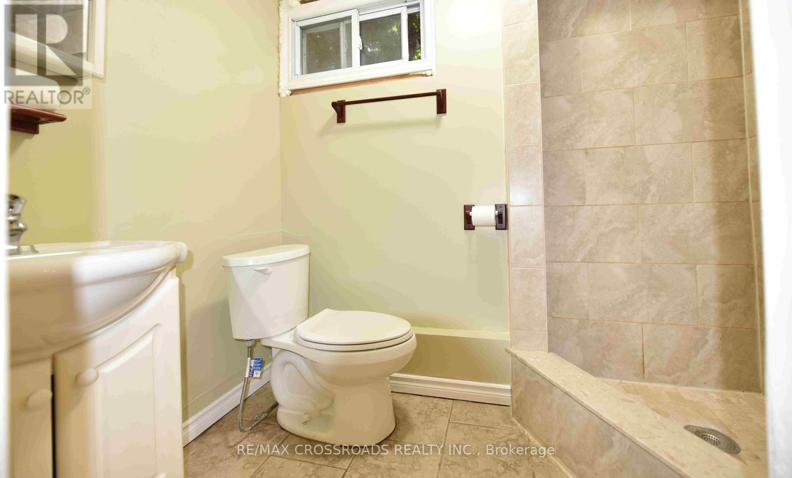 512 Wilson Road S, Oshawa, Ontario  L1H 6E2 - Photo 11 - E12189463