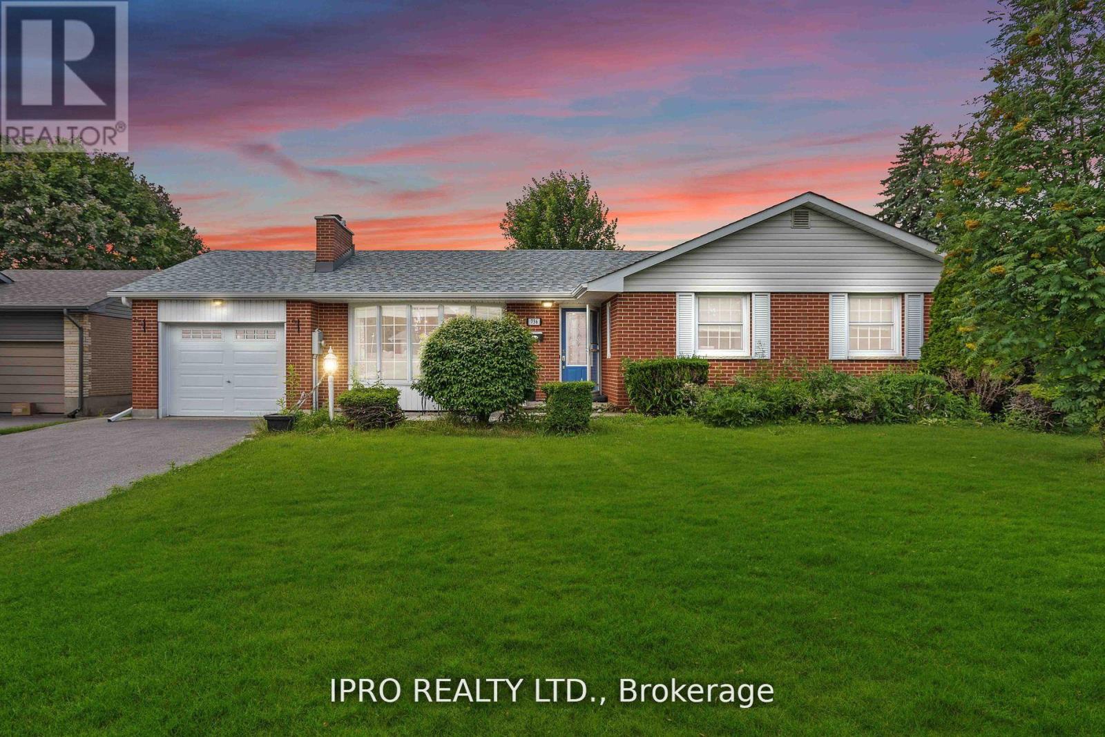 736 WESTDALE STREET, Oshawa, Ontario