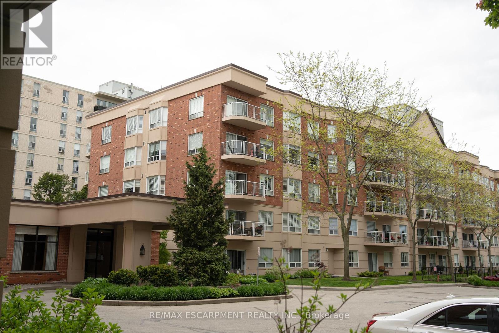 102 - 5188 Lakeshore Road, Burlington, Ontario  L7L 6P4 - Photo 3 - W12096965