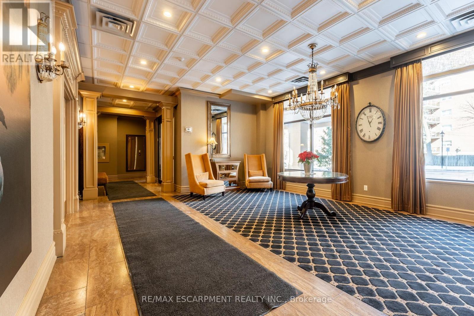 102 - 5188 Lakeshore Road, Burlington, Ontario  L7L 6P4 - Photo 4 - W12096965