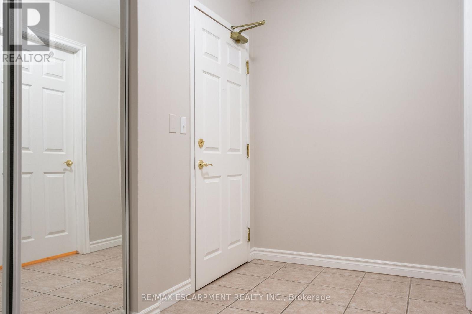 102 - 5188 Lakeshore Road, Burlington, Ontario  L7L 6P4 - Photo 7 - W12096965