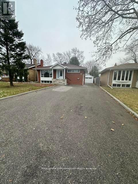 388 Allen Court, Richmond Hill (Crosby), Ontario  L4C 1G5 - Photo 1 - N12189373
