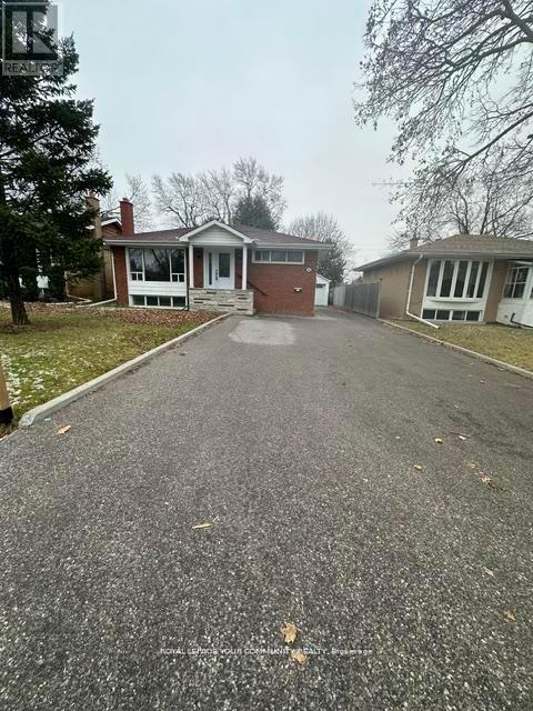388 Allen Court, Richmond Hill (Crosby), Ontario  L4C 1G5 - Photo 2 - N12189373