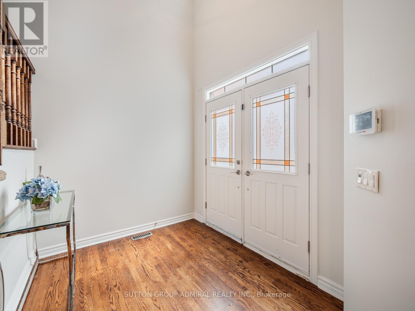 36 Oakhurst Drive, Vaughan, Ontario  L4J 7V3 - Photo 2 - N12189515