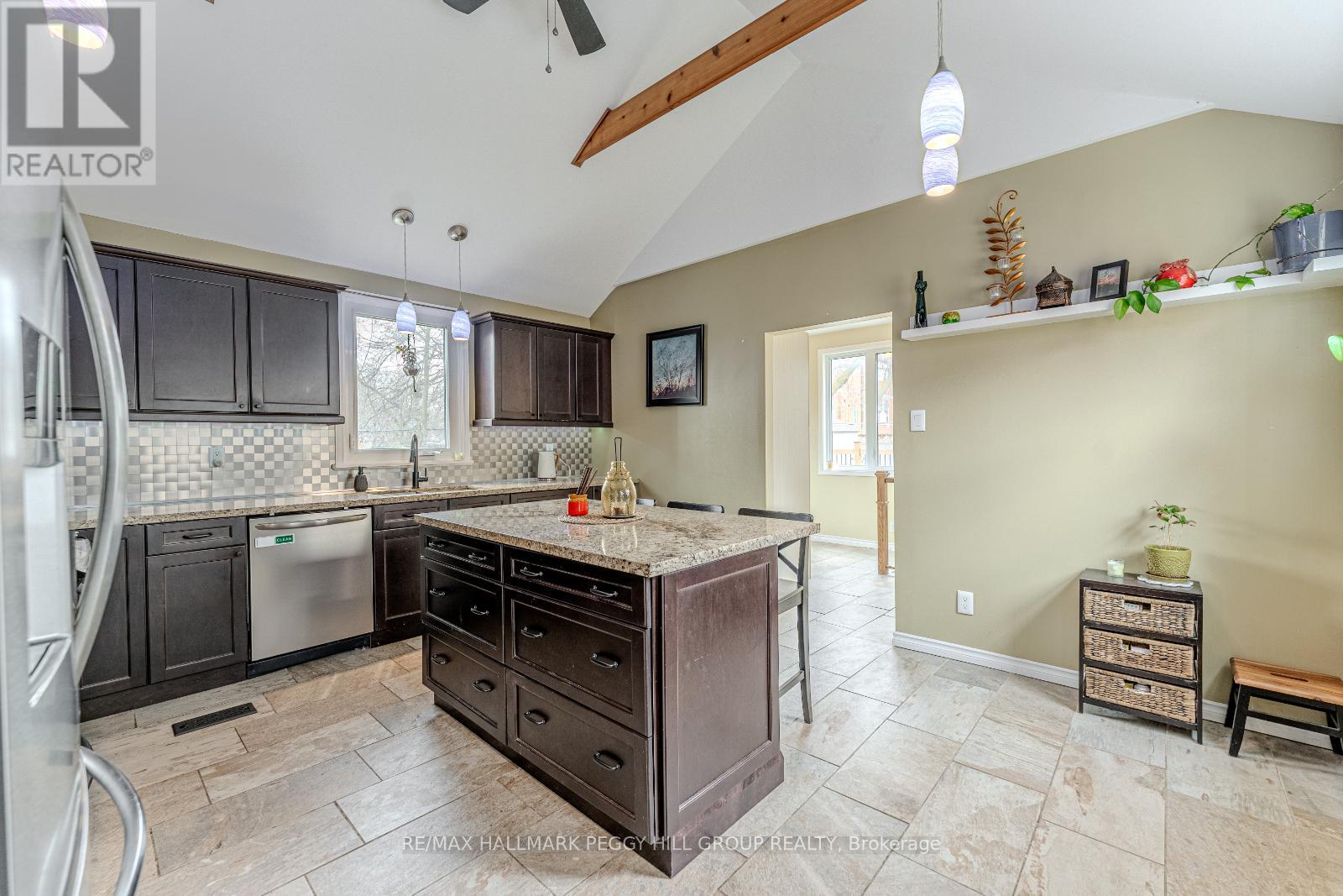 14 Cumberland Street, Barrie (Allandale Centre), Ontario  L4N 2P4 - Photo 6 - S12189485