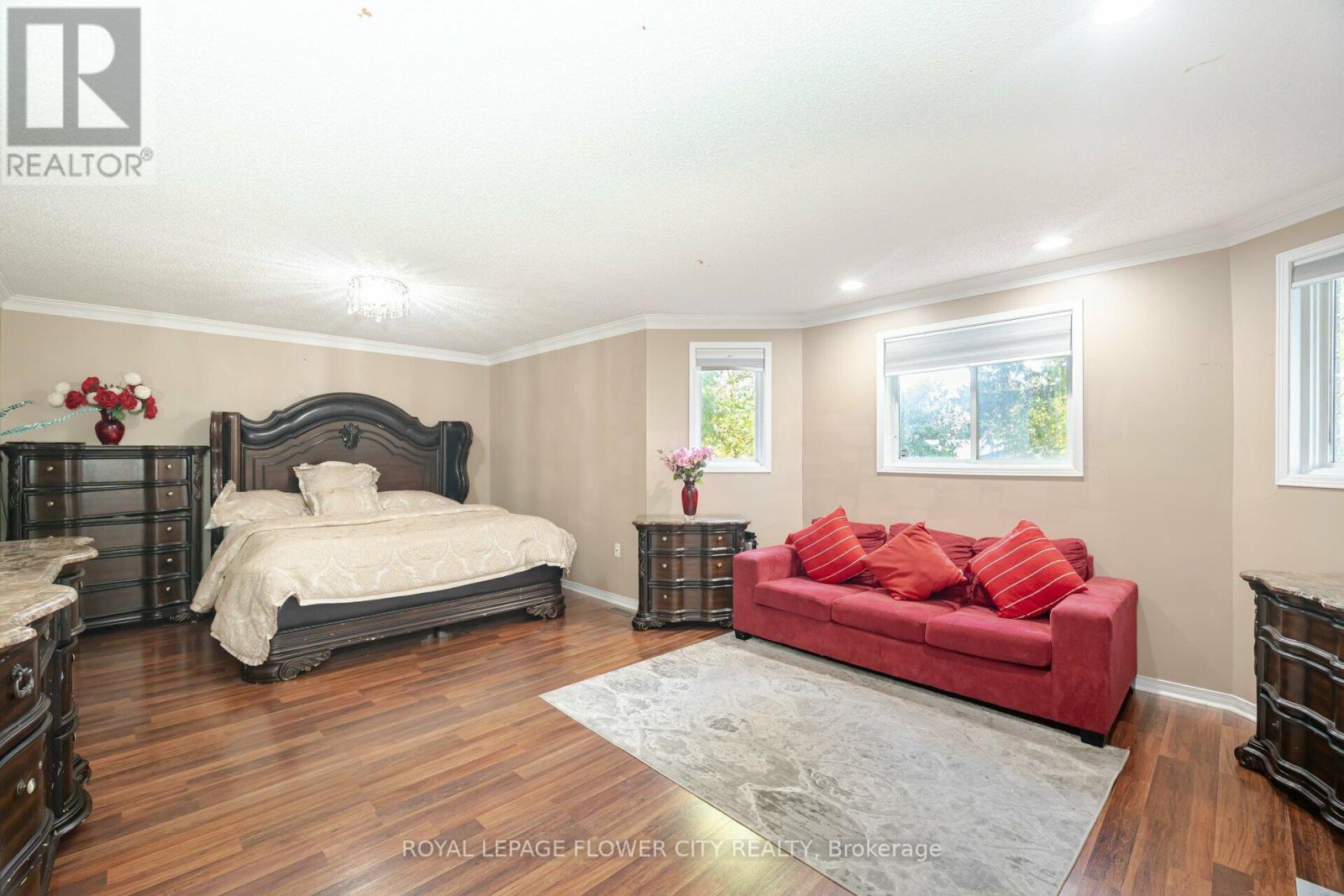 35 Jones Drive, Barrie, Ontario  L4M 6H7 - Photo 18 - S12189529
