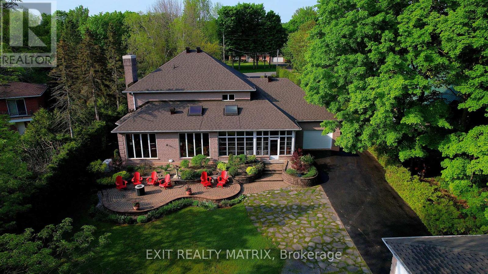 2845 FRONT ROAD Champlain