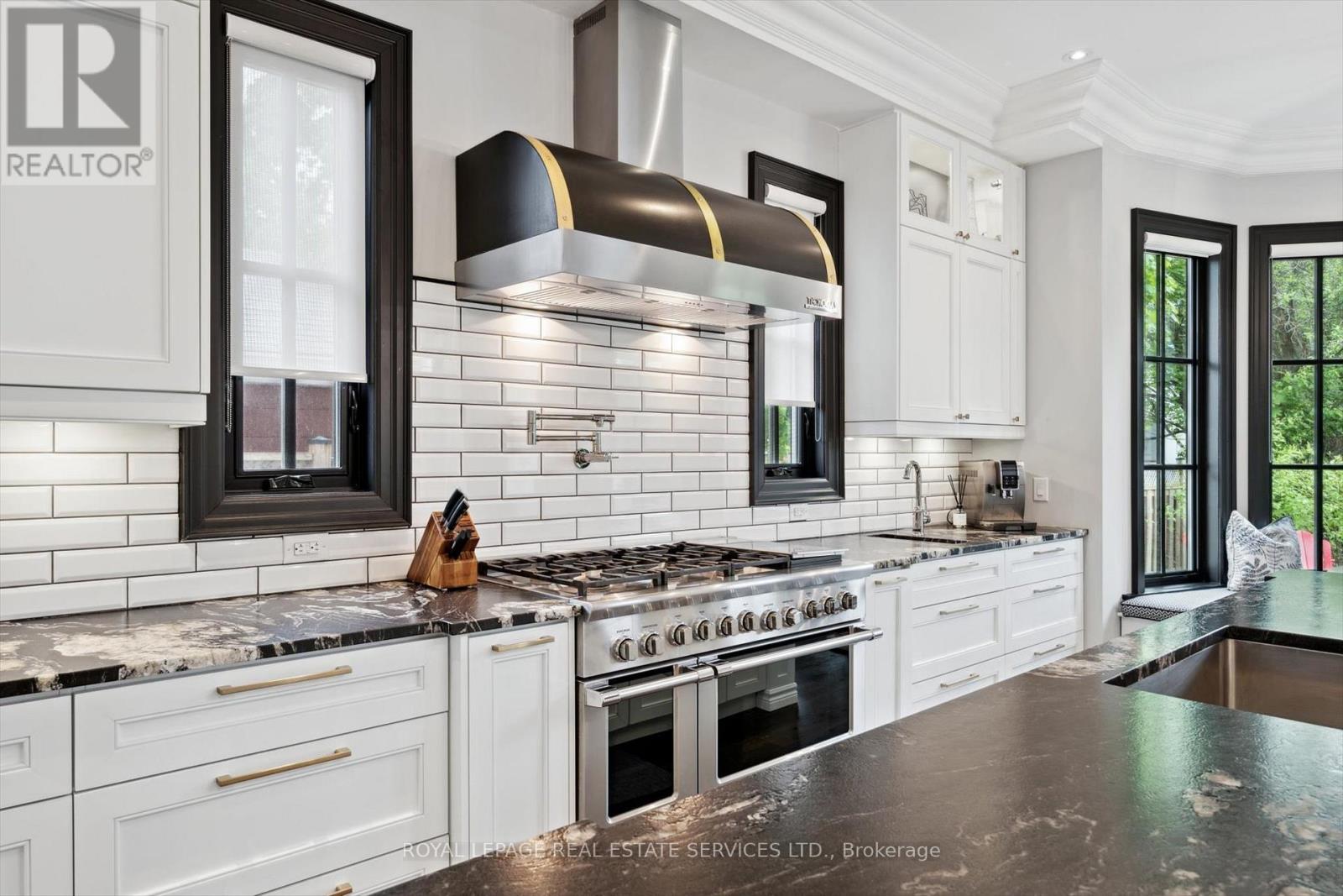 432 Tennyson Drive, Oakville, Ontario  L6L 3Z1 - Photo 13 - W12189381
