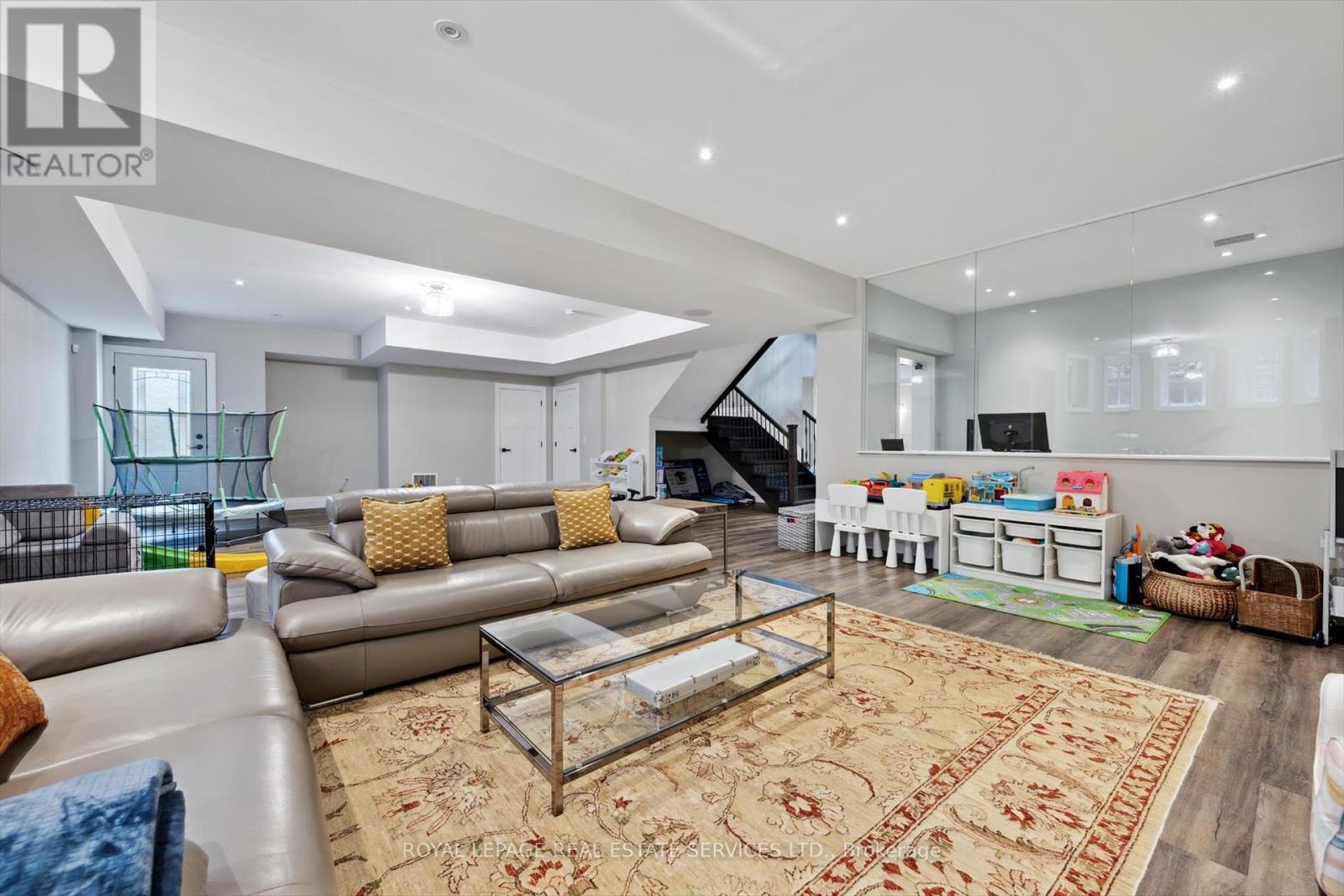 432 Tennyson Drive, Oakville, Ontario  L6L 3Z1 - Photo 43 - W12189381