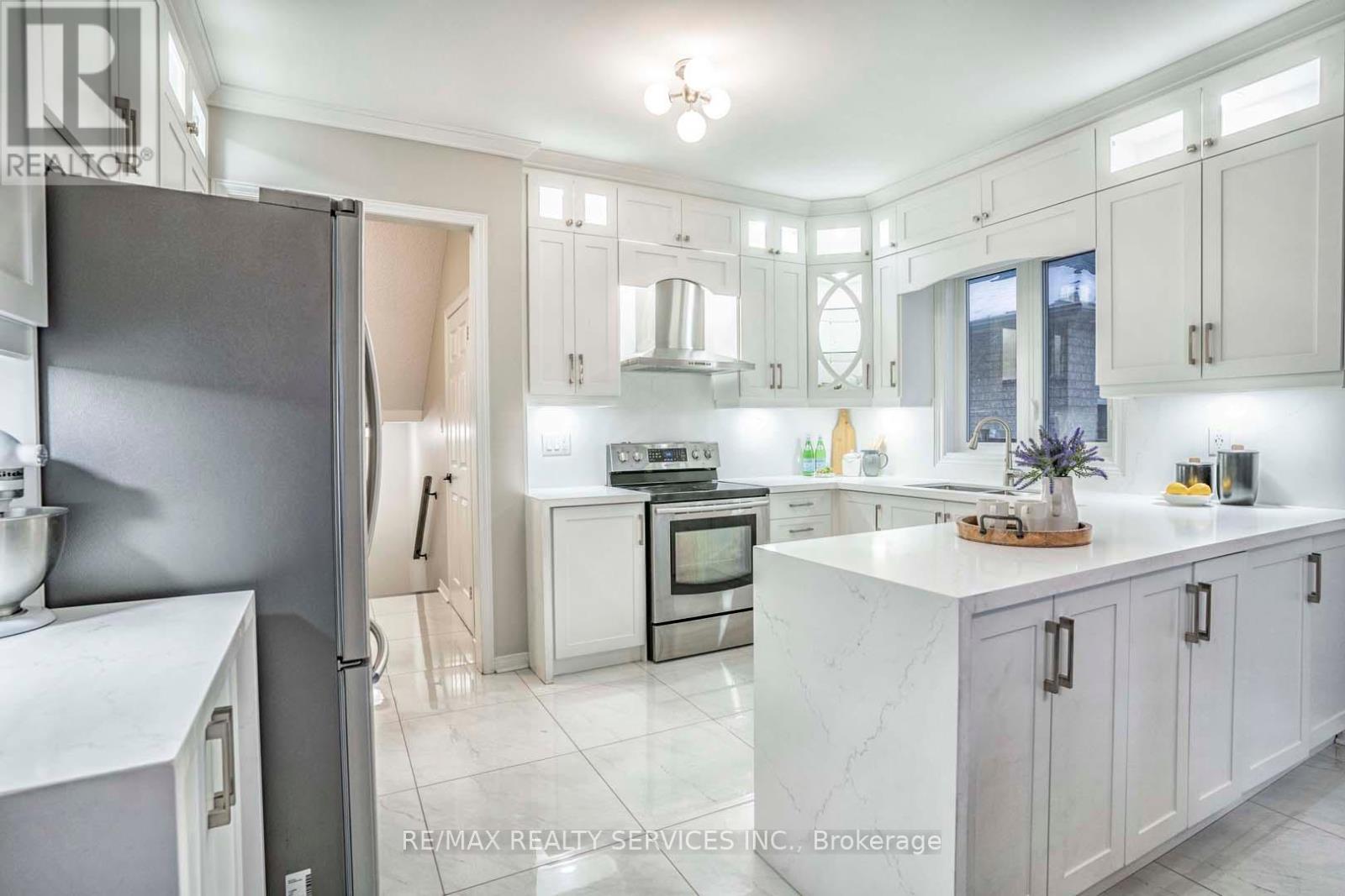 3 Sailwind Road, Brampton, Ontario  L6R 2G3 - Photo 10 - W12189391