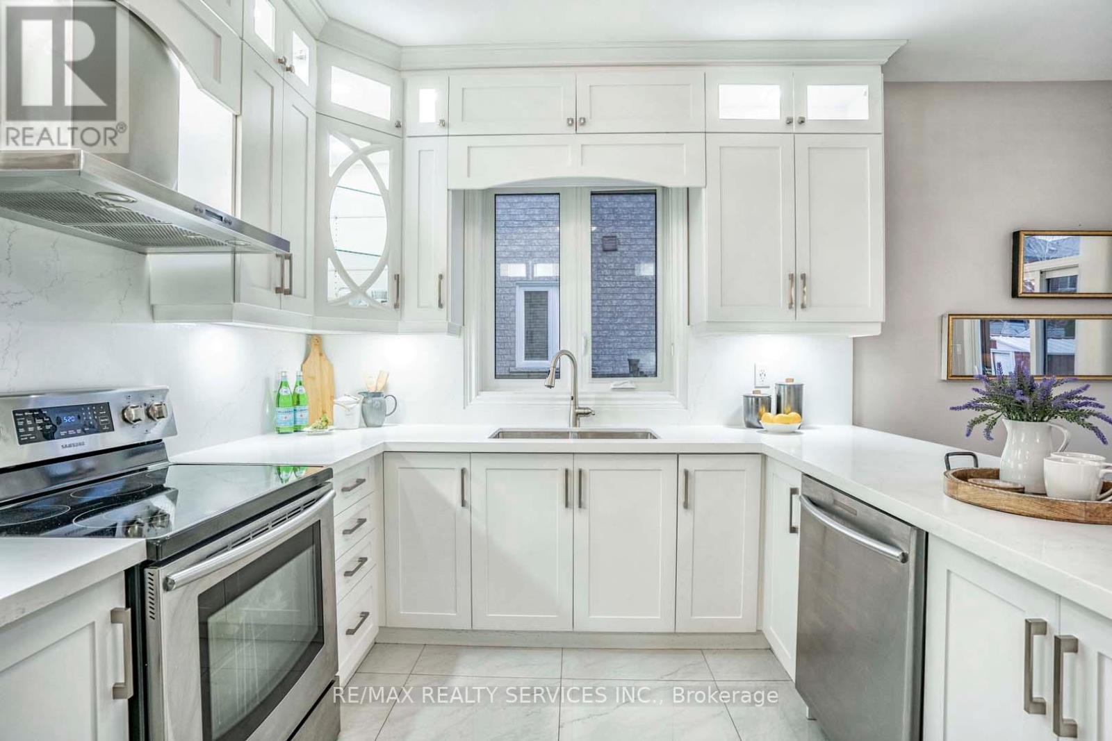 3 Sailwind Road, Brampton, Ontario  L6R 2G3 - Photo 11 - W12189391